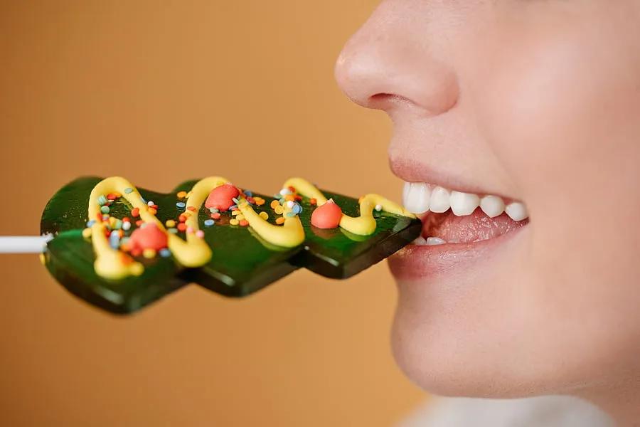 Ways To Keep Your Teeth Healthy This Christmas